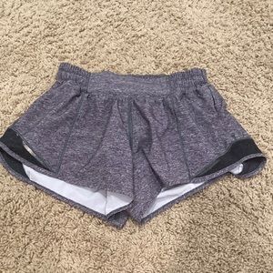 lululemon grey hottty hot 2.5 inch shorts size 2